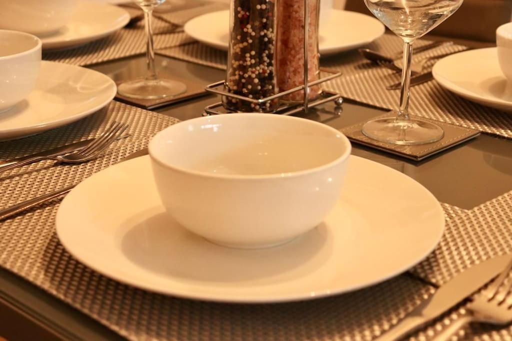 Lovely Staycation With Family Free Parking & Wifi Leeds  Extérieur photo