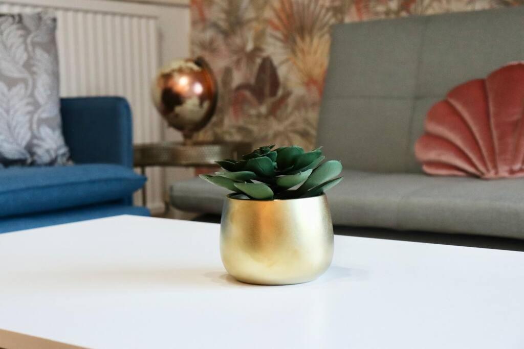 Lovely Staycation With Family Free Parking & Wifi Leeds  Extérieur photo
