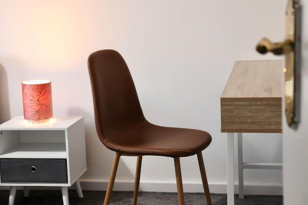 Lovely Staycation With Family Free Parking & Wifi Leeds  Extérieur photo