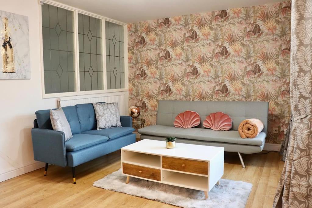 Lovely Staycation With Family Free Parking & Wifi Leeds  Extérieur photo