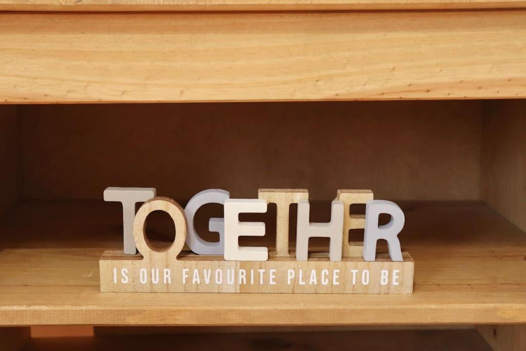 Lovely Staycation With Family Free Parking & Wifi Leeds  Extérieur photo