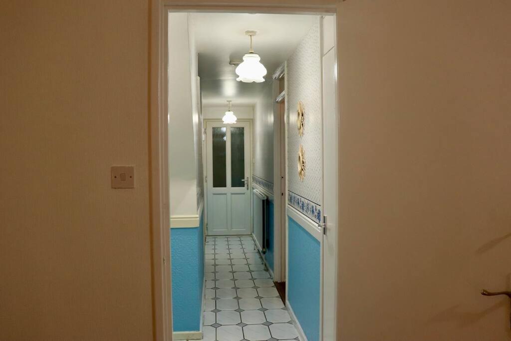 Lovely Staycation With Family Free Parking & Wifi Leeds  Extérieur photo