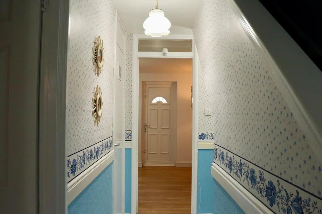 Lovely Staycation With Family Free Parking & Wifi Leeds  Extérieur photo