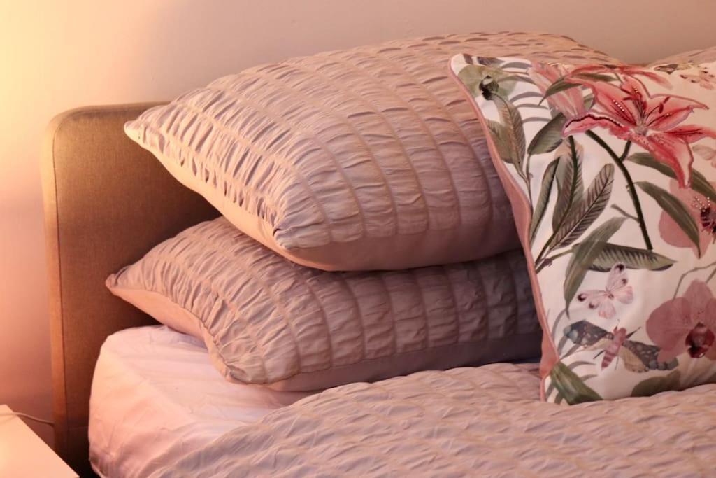 Lovely Staycation With Family Free Parking & Wifi Leeds  Extérieur photo