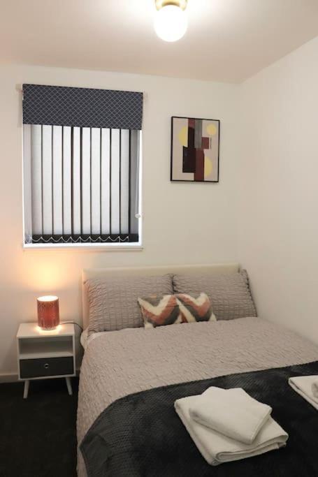 Lovely Staycation With Family Free Parking & Wifi Leeds  Extérieur photo