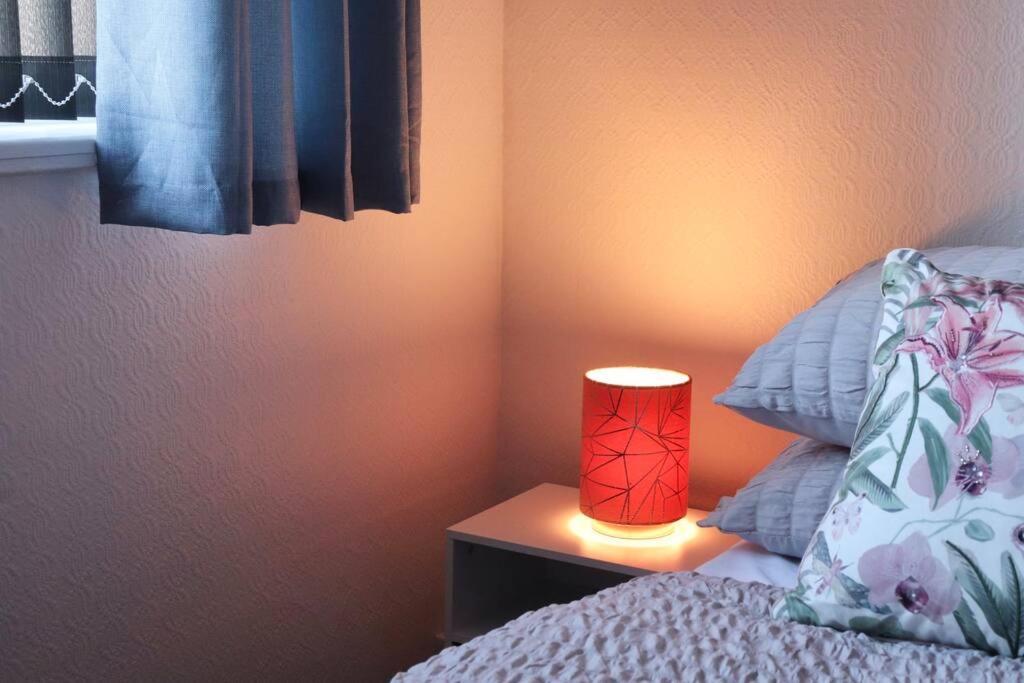 Lovely Staycation With Family Free Parking & Wifi Leeds  Extérieur photo