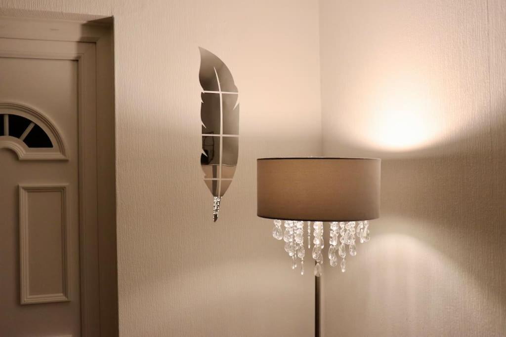 Lovely Staycation With Family Free Parking & Wifi Leeds  Extérieur photo