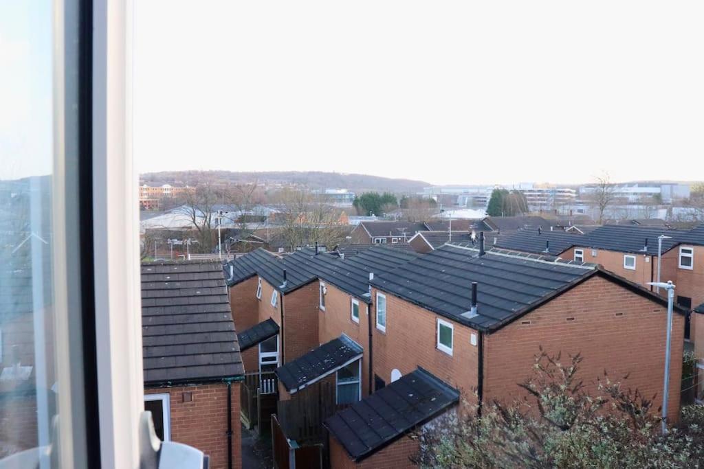 Lovely Staycation With Family Free Parking & Wifi Leeds  Extérieur photo