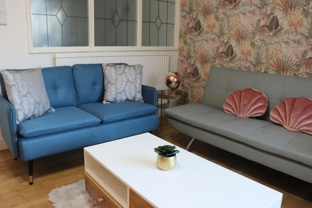 Lovely Staycation With Family Free Parking & Wifi Leeds  Extérieur photo
