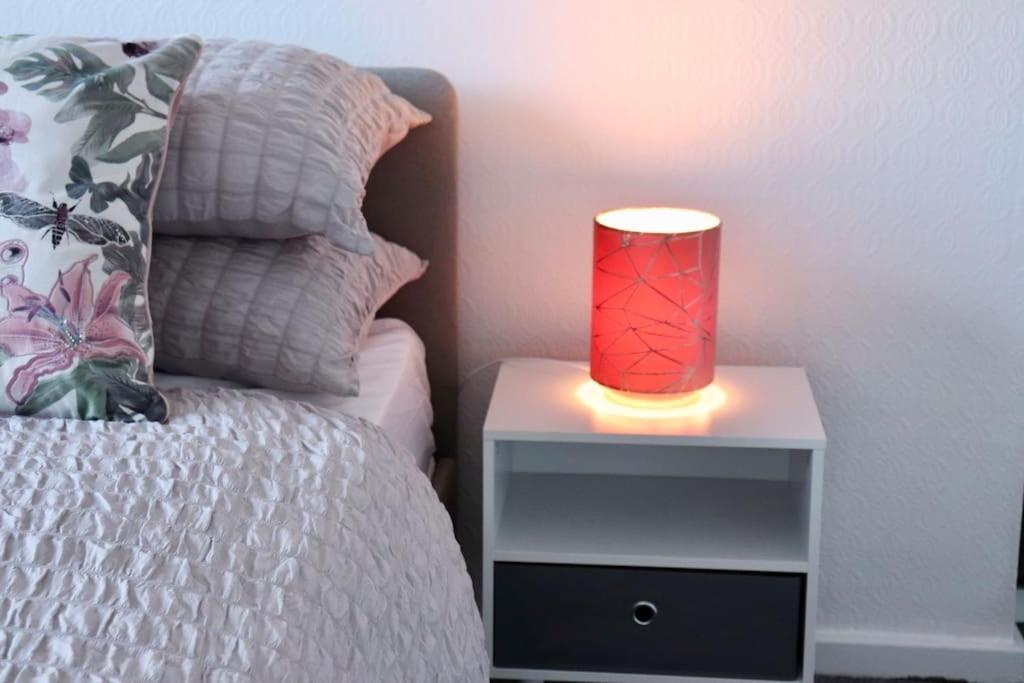 Lovely Staycation With Family Free Parking & Wifi Leeds  Extérieur photo
