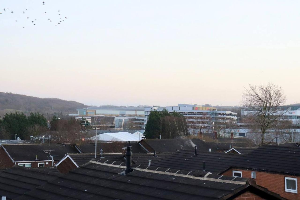 Lovely Staycation With Family Free Parking & Wifi Leeds  Extérieur photo